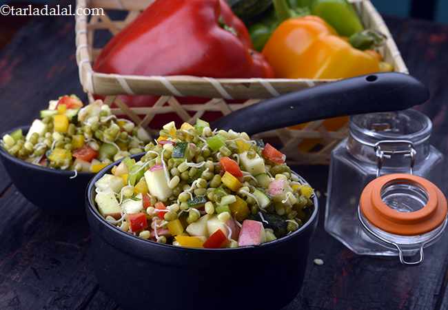 Zucchini, Bell Pepper and Sprouted Moong Salad