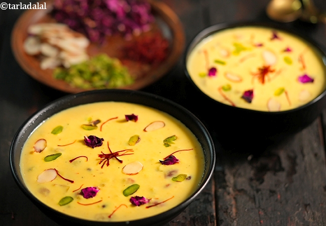 बासुंदी रेसिपी | गुजराती बासुंदी | पारंपरिक बासुंदी मिठाई कैसे बनाएं | दूध बासुंदी रेसिपी | Basundi ( Gujarati Recipe) Recipe - How To Make Basundi