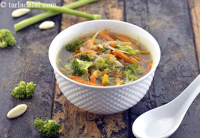 ब्रोकली ब्रोथ रेसिपी | क्लियर ब्रोकोली गाजर का सूप | स्वस्थ वेज क्लियर ब्रोकोली गाजर का सूप | Broccoli Broth, Healthy Clear Broccoli Carrot Soup