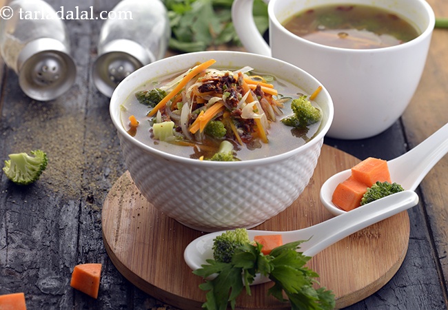 ब्रोकली गाजर सूप रेसिपी | क्लियर ब्रोकली और गाजर का सूप | हेल्दी ब्रोकली गाजर सूप | पौष्टिक सूप | Clear Broccoli and Carrot Soup