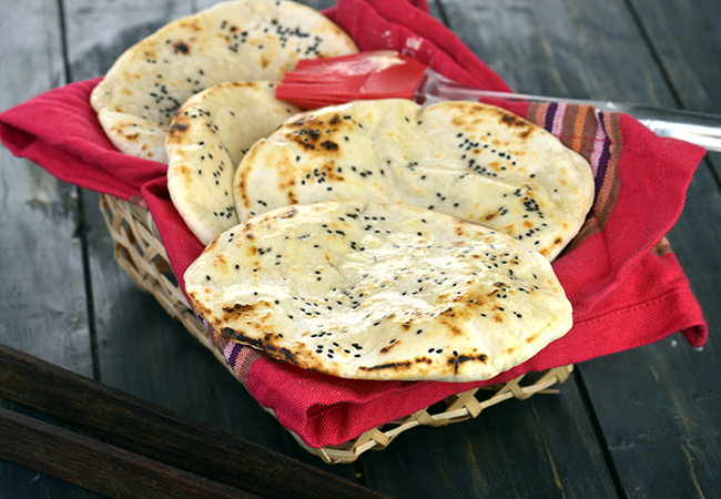  तवा नान रेसिपी | बटर नान बिना तंदूर | रेस्टोरेंट स्टाइल नान - Tawa Naan ( Without Tandoor), Tawa Butter Naan 