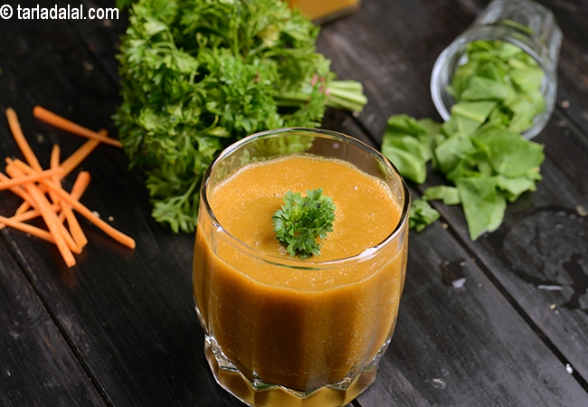 ગાજર, પાલક અને પાર્સલી જ્યુસ રેસીપી | ભારતીય ગાજર પાર્સલી જૂસ | ડિટોક્સ માટે પાલક ગાજર સેલરી જ્યુસ | Carrot Spinach and Parsley Vegetabe Juice