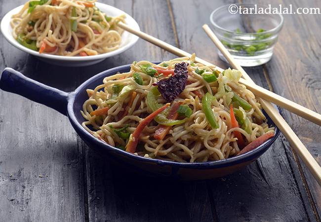 हक्का नूडल्स | चाइनीस हक्का नूडल्स रेसिपी | वेज हक्का नूडल्स | Hakka Noodles, Chinese Hakka Noodle Recipe