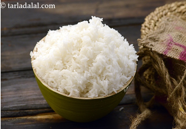 पके हुए सफेद चावल (वाइट राइस) रेसिपी | चावल बनाने की विधि | बिना प्रेशर कुकर के परफेक्ट चावल कैसे बनाएं | पैन में परफेक्ट चावल कैसे पकाएं | Cooked Rice