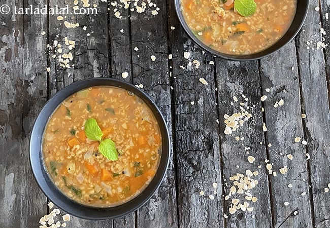 मिन्टी वेजिटेबल ओट्स सूप रेसिपी | हेल्दी ओट्स सूप | पुदीना ओट्स का सूप | वजन घटाने के लिए ओट्स मिंट वेजिटेबल सूप | Minty Vegetable and Oats Soup