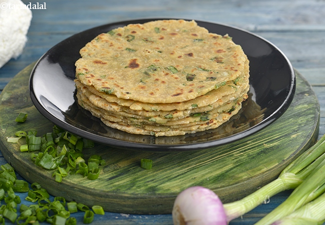 पनीर एण्ड स्प्रिंग अनियन पराठा | Paneer and Spring Onion Paratha, Hara Pyaz Paratha