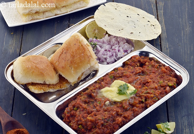पाव भाजी | मुंबई रोडसाइड पाव भाजी | पाव भाजी बिना प्रेशर कुकर के | Pav Bhaji ( Mumbai Roadside Recipes )