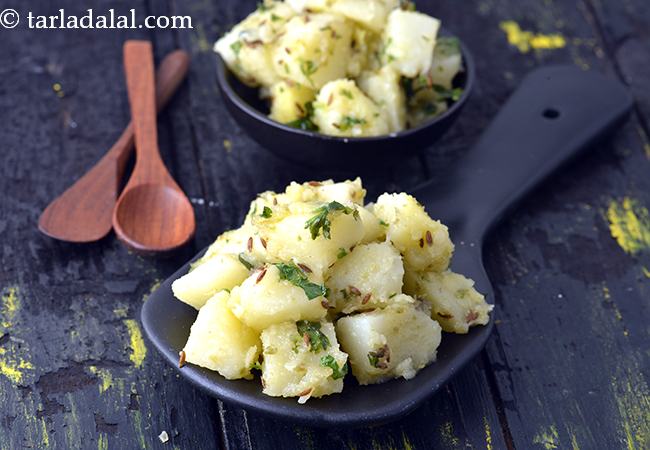 सूखी आलू भाजी रेसिपी | बटाटा भाजी | गुजराती आलू की सूखी भाजी | सूखा आलू सब्जी भारतीय स्टाइल | Sukhi Aloo Bhaji, Dry Potato Sabzi