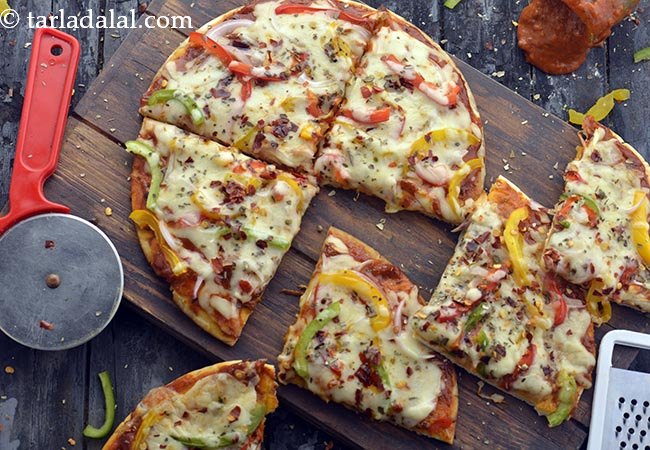 तवा पिज़्ज़ा रेसिपी | भारतीय स्टाइल वेज तवा पिज़्ज़ा | घर के तवे पर बना पिज़्ज़ा | Indian Style Veg Pizza, Tava and Oven Veg Pizza